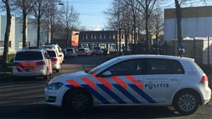 Verwaarloosde honden in beslag genomen bij actie tegen krakers Ekkersrijt Son, zes arrestaties