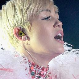 Achterklap | Miley Cyrus nog vol van verdriet door overleden hond