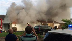Hond omgekomen en slangen geëvacueerd bij woningbrand in Berghem
