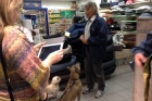 Martin Gaus geeft hondenbaasjes advies in Uden
