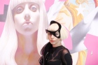 PETA boos op Lady Gaga om hond met sieraden