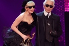 Hond Lady Gaga schittert op tijdschriftcover