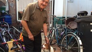 Bejaarde Rinus Kriesels na overval in Etten-Leur: "Ik heb echt geluk met die hond"