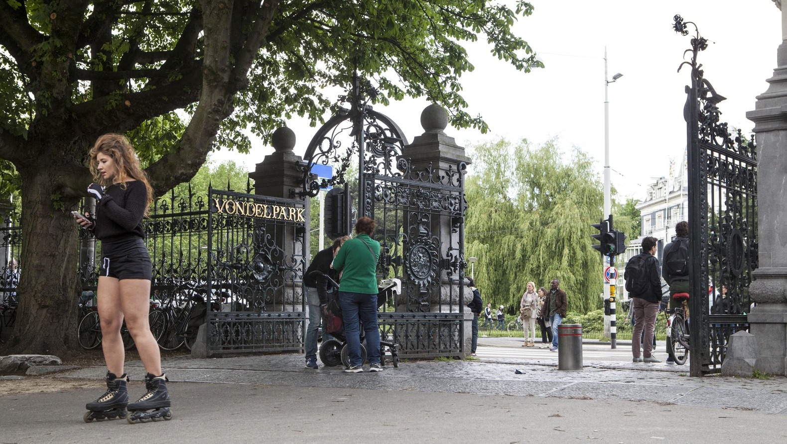 Agent schiet hond neer in Vondelpark